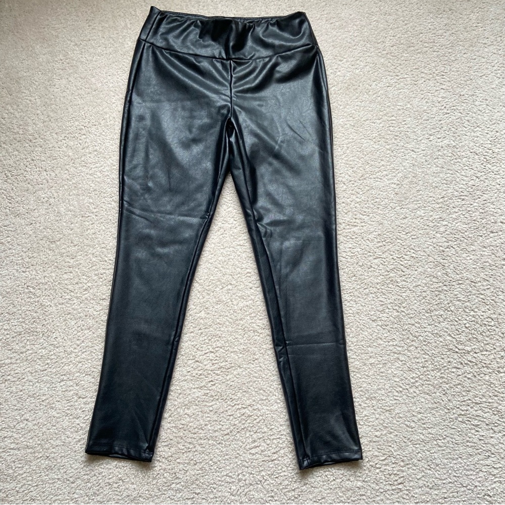 Like New! Size M Kendall & Kylie Black Faux Leather Leggings – Sleek High Waist